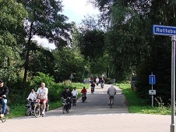 4a Vanaf Rottebandreef / kijkrichting noord, over Branddreef naar Rottekade (100m vanaf de Rotte) 4a Vanaf Rottebandreef / kijkrichting noord, over Branddreef naar Rottekade (100m vanaf de Rotte)